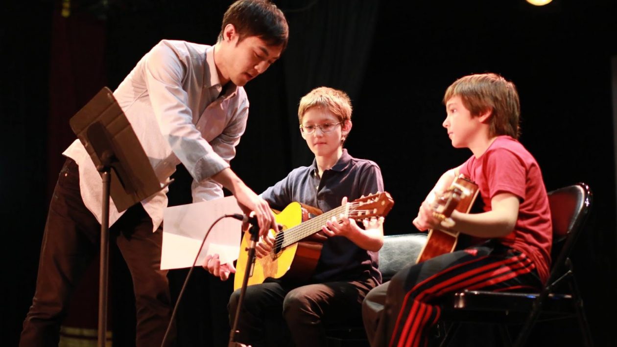 Why Are Guitar Classes For Kids Beneficial?