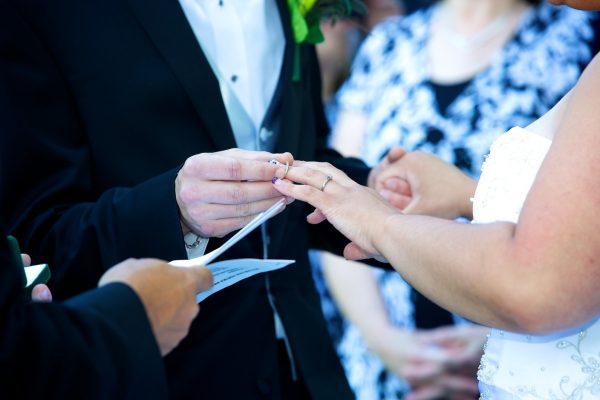 Renewing Your Wedding Vows – 5 Tips for an Amusing Celebration