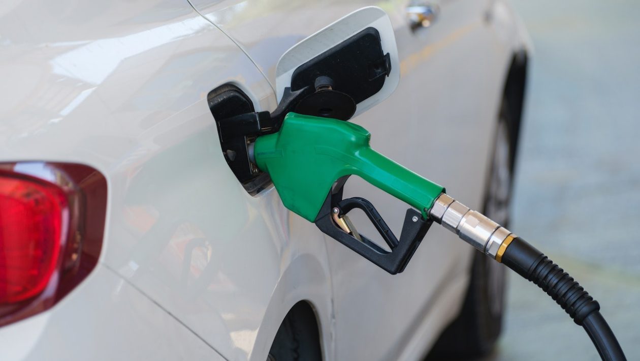 how to fill up your gas tank for the first time